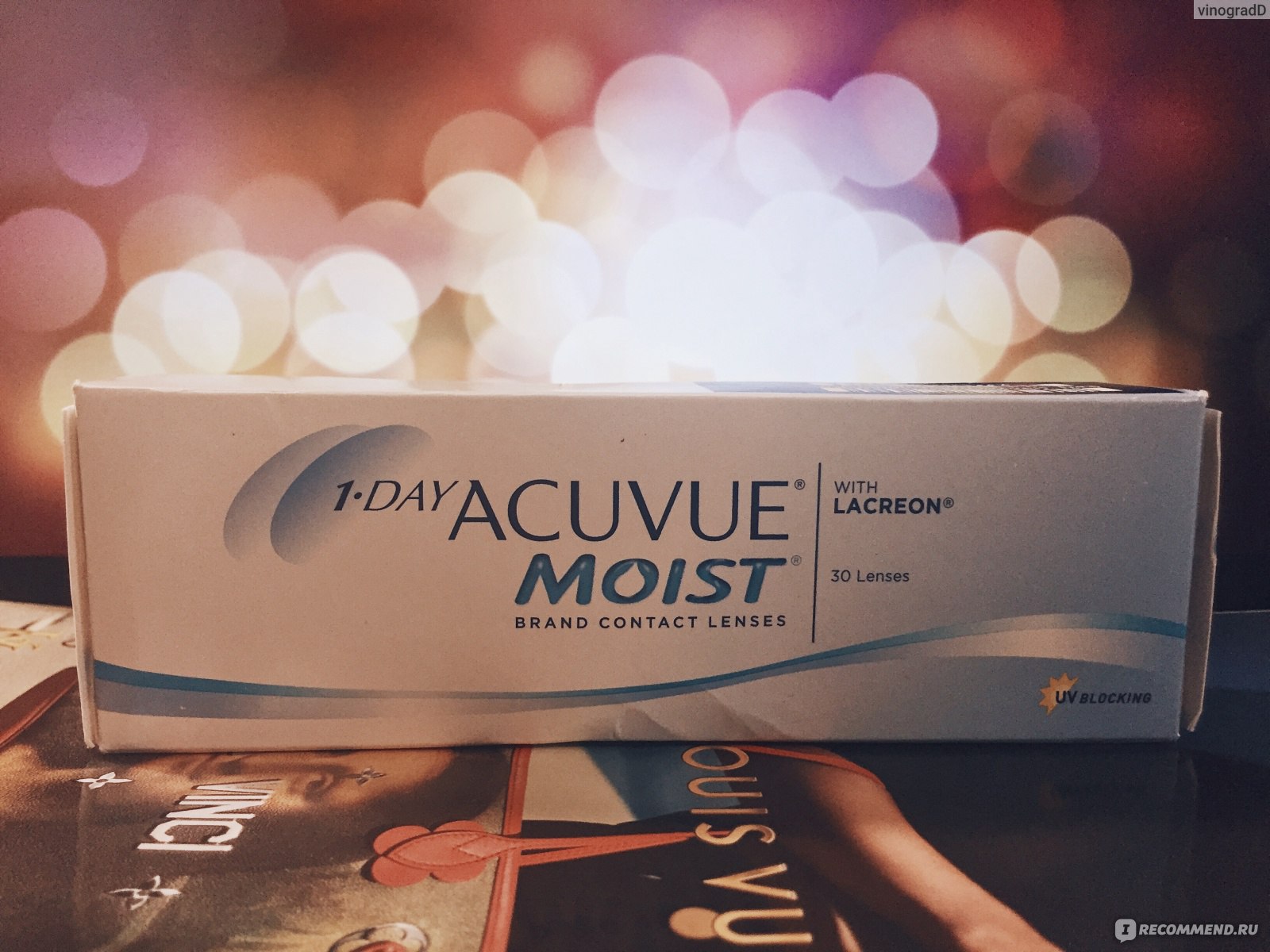 Acuvue moist. Акувью Оазис Мойст. Акувью баннер. Johnson Johnson линзы. Акувью реклама для офтальмологов.