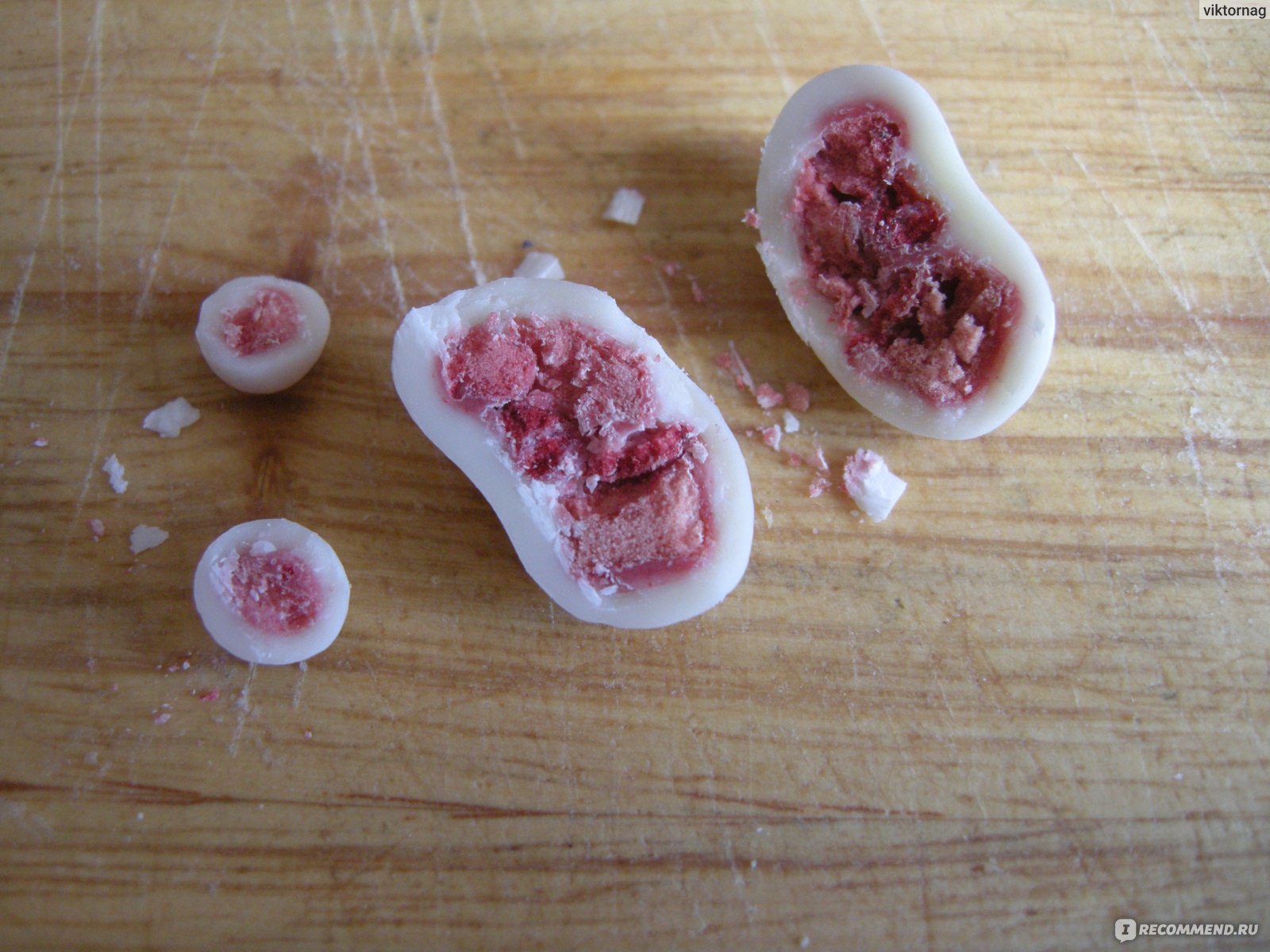 Кондитерские изделия ВкусВилл / Избёнка Клубника в йогуртовой глазури  фото