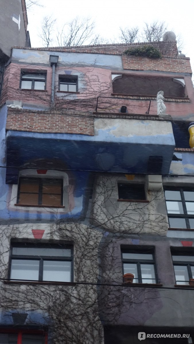 Дом Хундертвассера / Hundertwasserhaus, Вена, Австрия - «Даже в хмурый  зимний день этот дом очень выразительно выделяется и почему знаменитый дом  сменил свое название» | отзывы