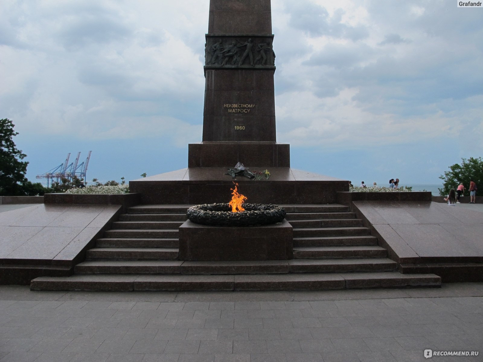Памятник неизвестному матросу одесса фото