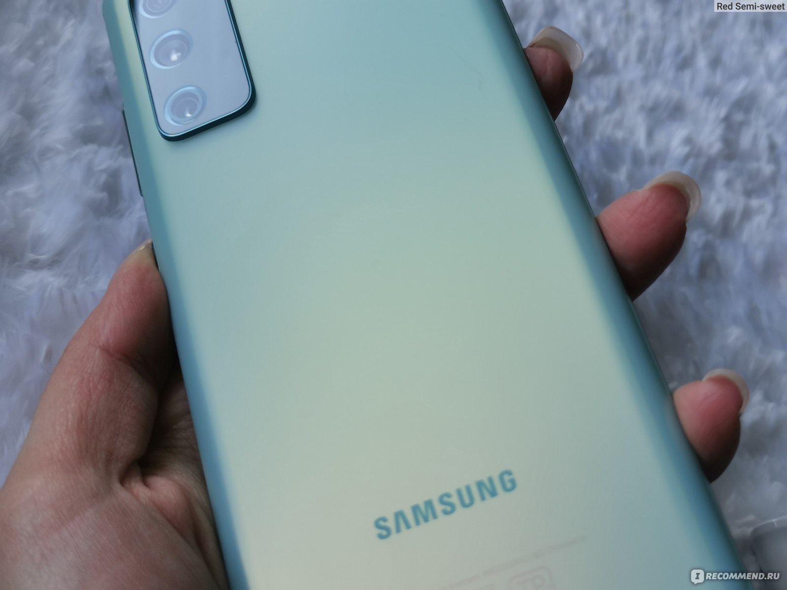Смартфон Samsung Galaxy S20 FE фото