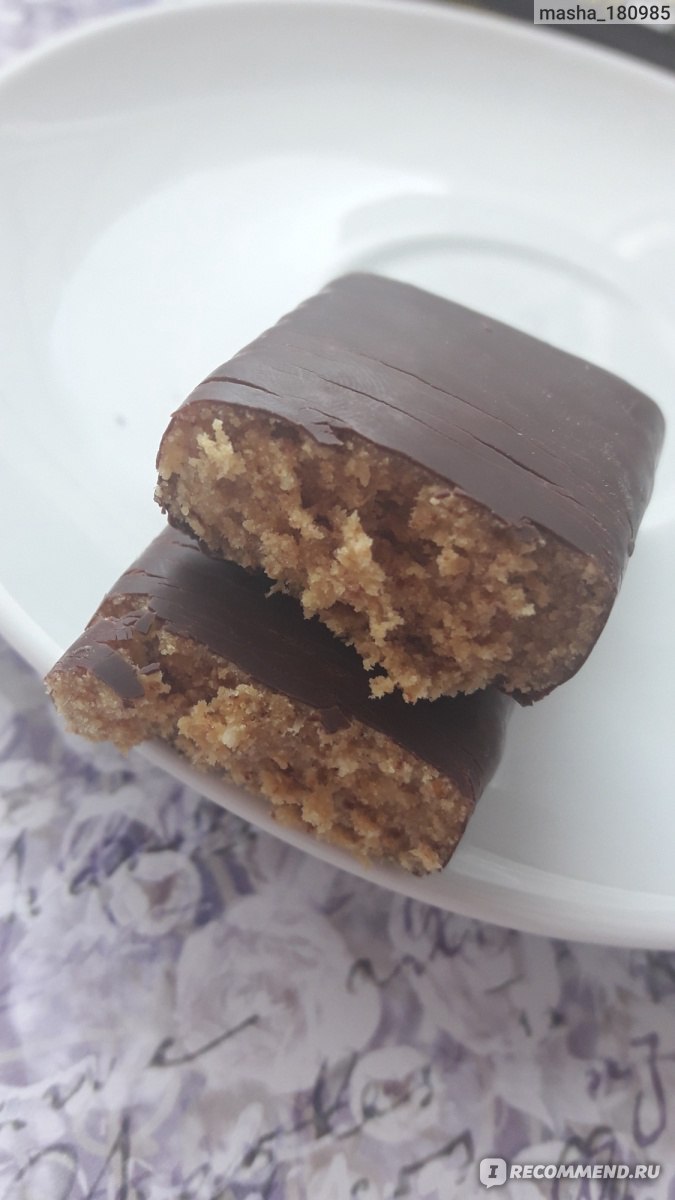 Протеиновый батончик Леовит Champ! Protein bar со вкусом банана - «Очень  вкусная шоколадка))) С витаминами! Рекомендую только сладкоежкам! Всего 7,5  г белка и при этом 23 г углеводов!» | отзывы