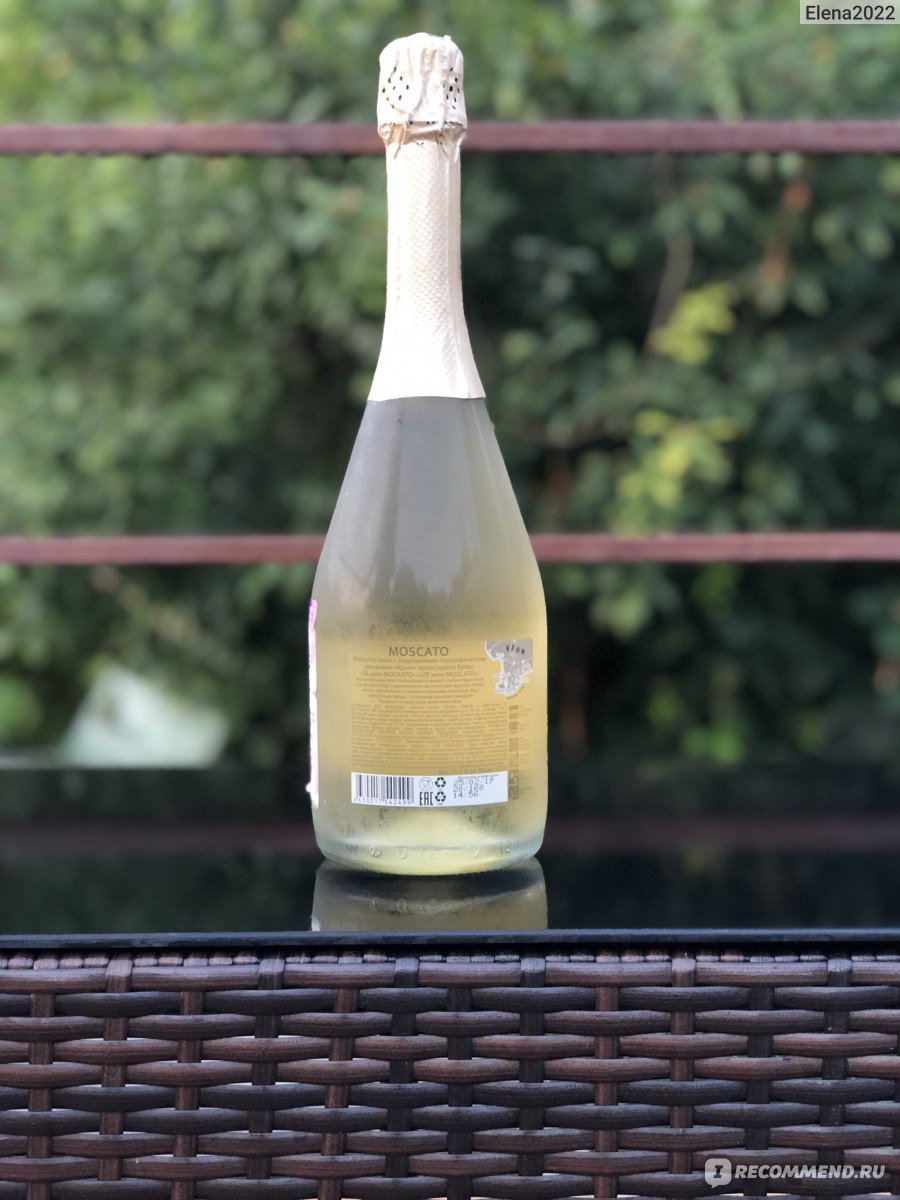 Zb moscato. Золотая балка Moscato. Золотая балка Moscato белое. ZB Wine Moscato. Вино игристое ZB Wine Moscato.