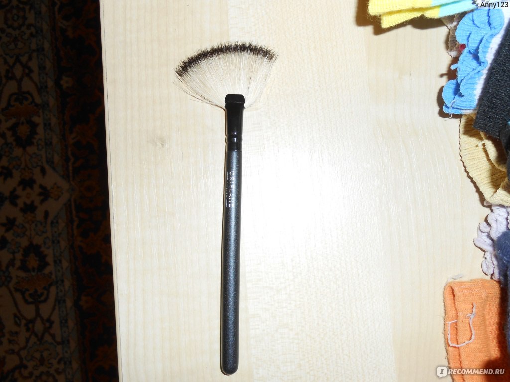 Веерная кисть для макияжа Oriflame - «Веерная кисть для нанесения пудры ...