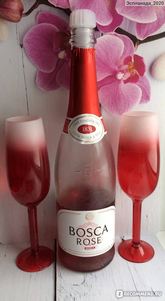 Шампанское боско пятерочка. Винный напиток "Bosca" Rose. Розовое вино Bosca Rose. Боска Розе розовый полусладкий. Вино Bosca Rose розовый полусладкий.
