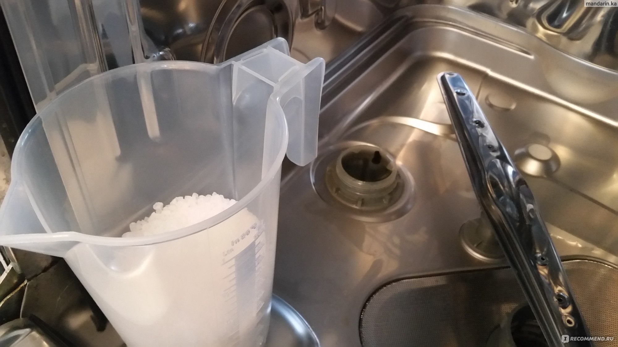 Как добавлять соль в посудомоечную. Отсек для соли в посудомоечной машине Electrolux. Посудомойка бош 60 отсек для соли. Отсек для соли в посудомоечной машине Bosch. Сименс посудомоечная машина отсек для соли?.