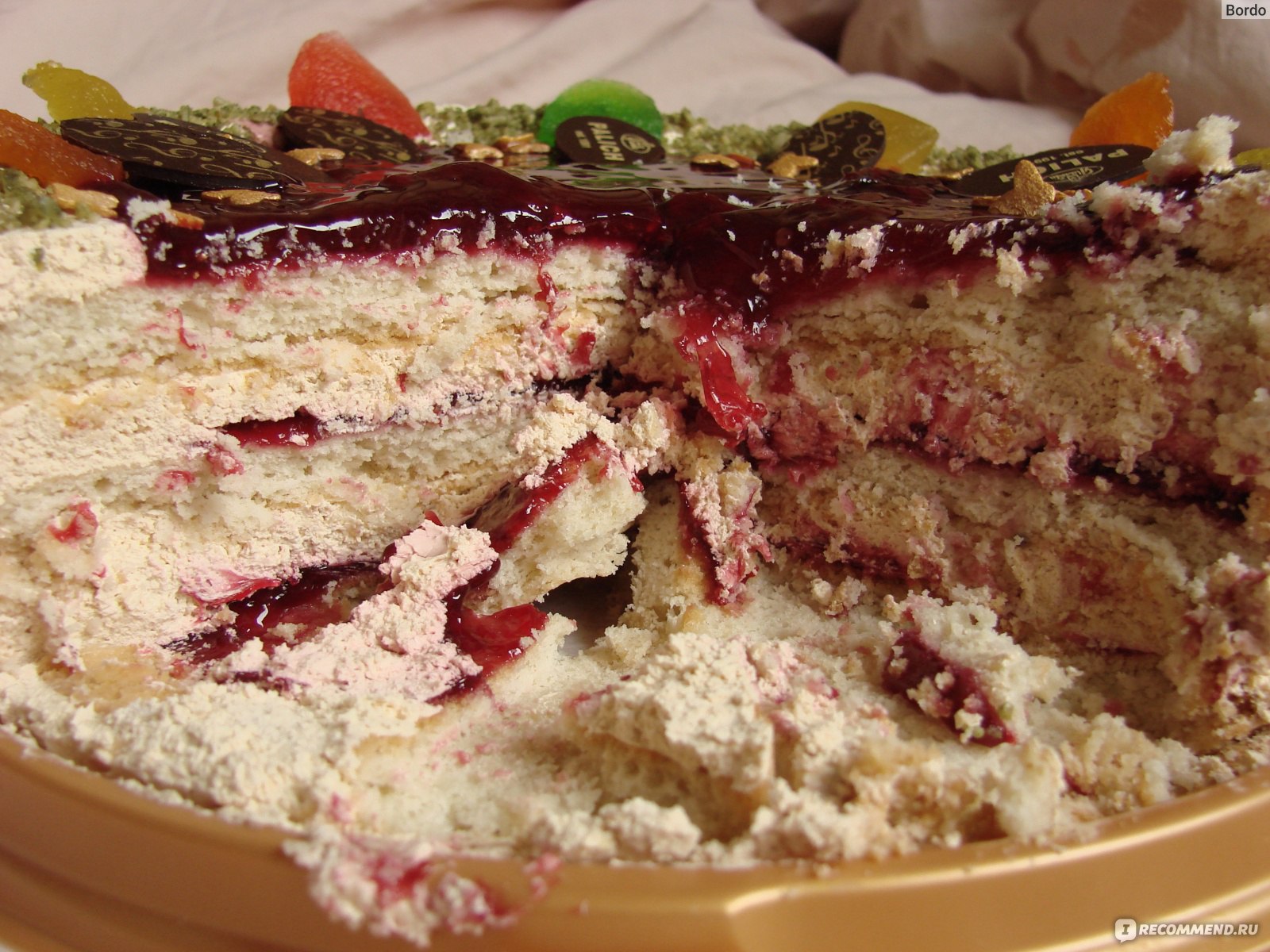 Торт У Палыча Любимый, новый: срез торта, распределение конфитюра, песочных коржей и крема