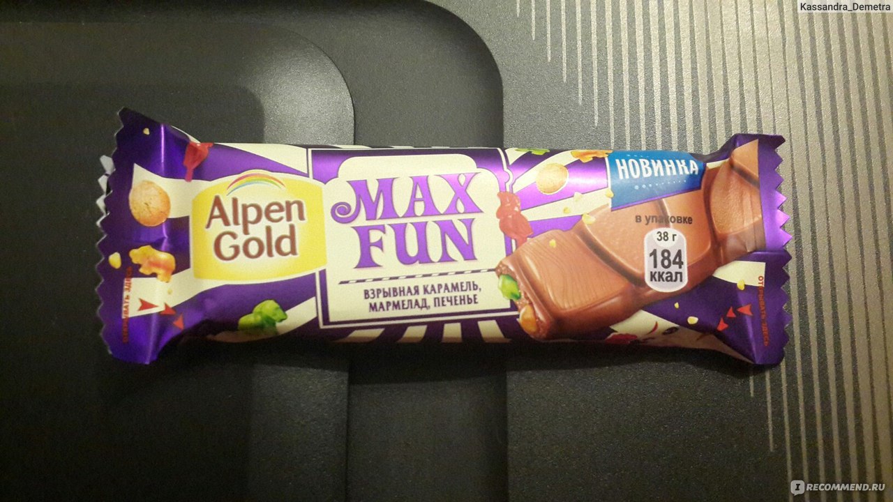 Шоколад молочный Alpen Gold Max fun карамель, мармелад, печенье, 38 г