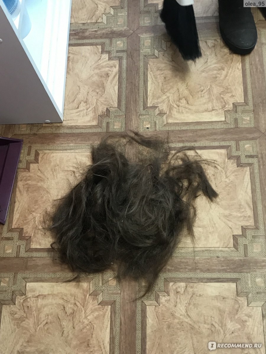 Обстриженные волосы на полу