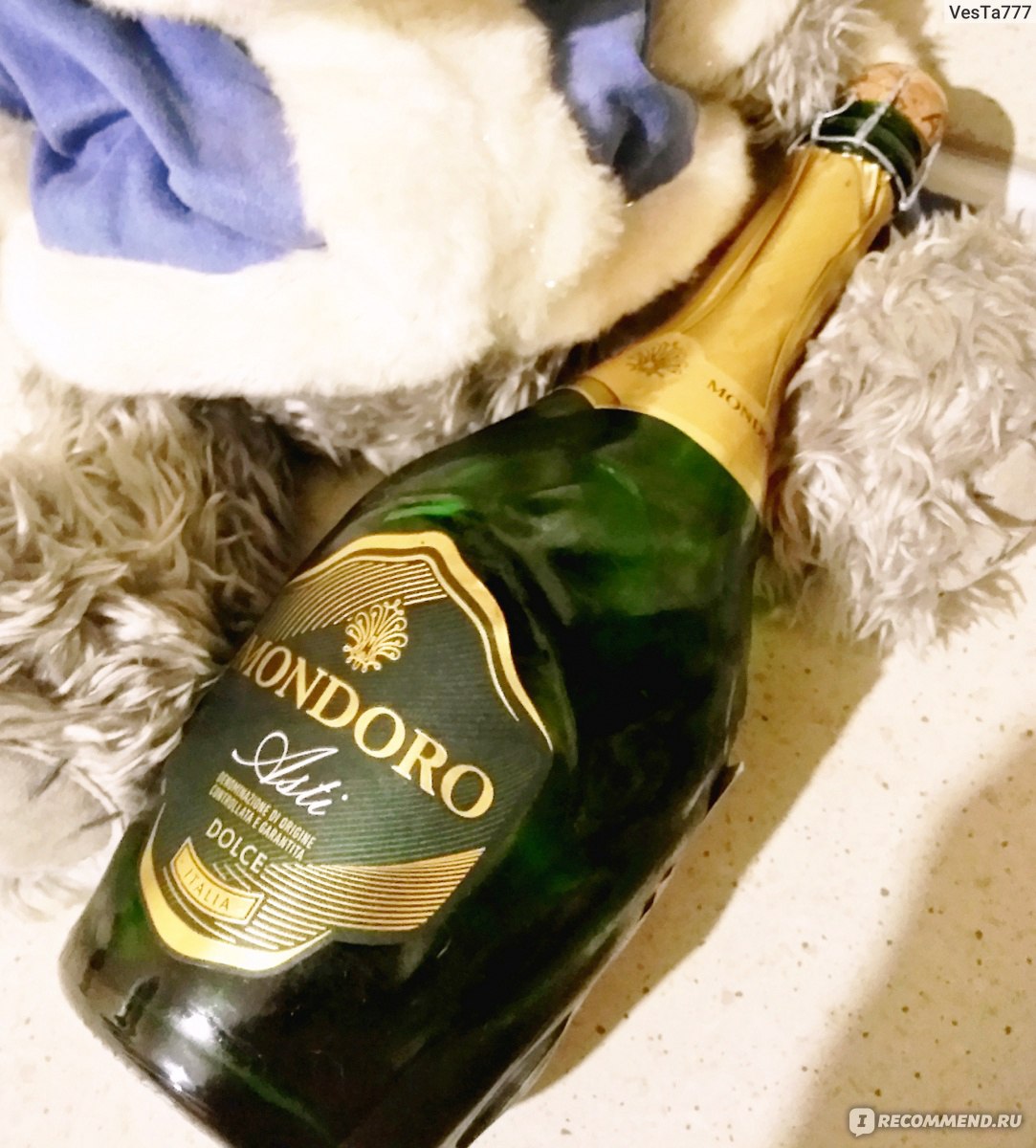 Бутылка шампанского мондоро. Вино Мондоро Асти. Mondoro 2000. Шампанское Мондоро Асти 2000 год. Игристое вино Asti "Mondoro".