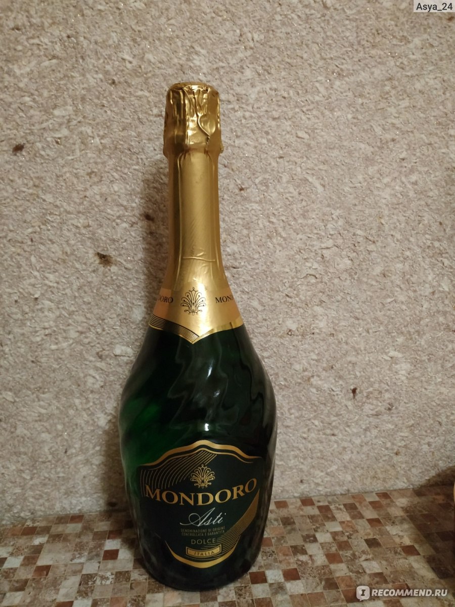 Mondoro dolce. Вино игристое Мондоро Асти. Игристое вино Asti "Mondoro". Мондоро Асти коробка. Асти Мондоро брют.