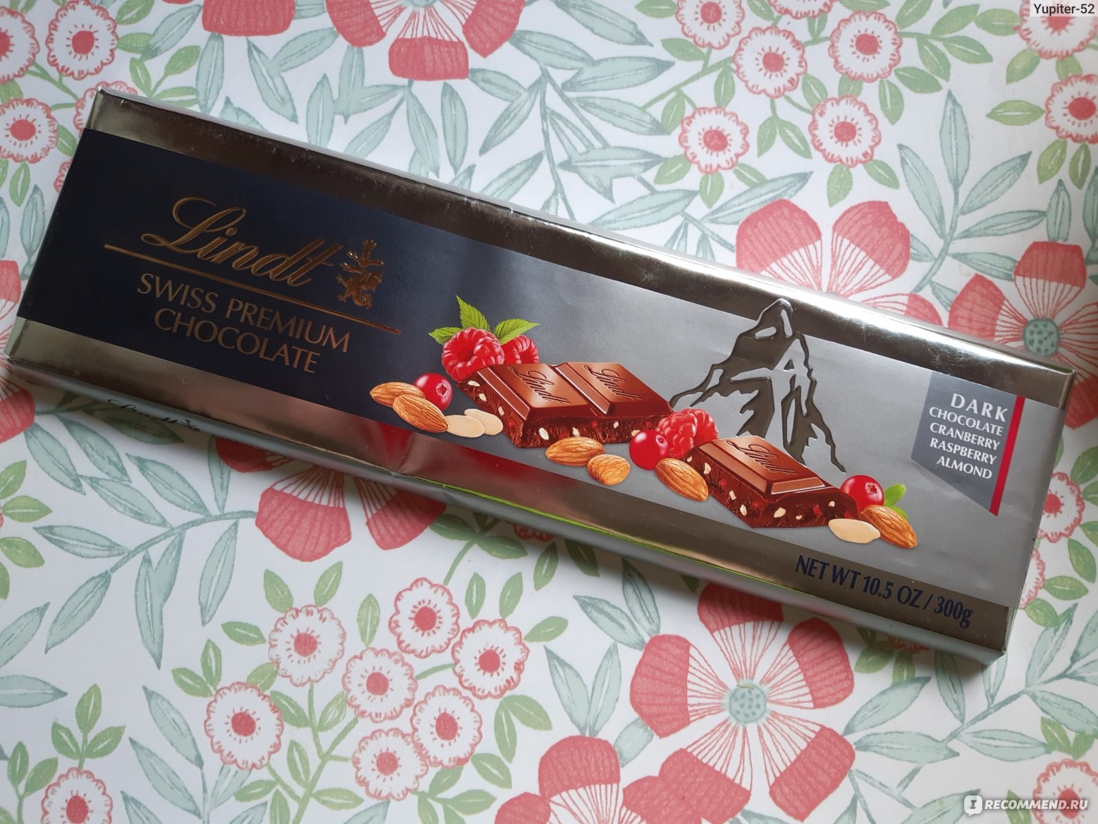 Шоколад Lindt Swiss Premium Dark Berry Almond