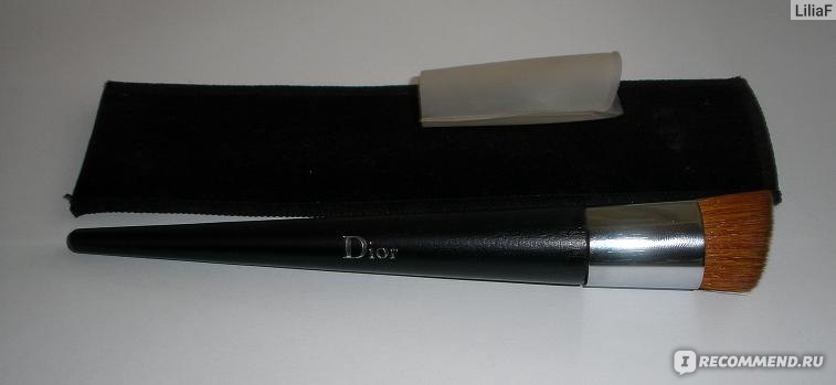 Dior Backstage Fluid Foundation Brush Dior Backstage Fluid Foundation Brush