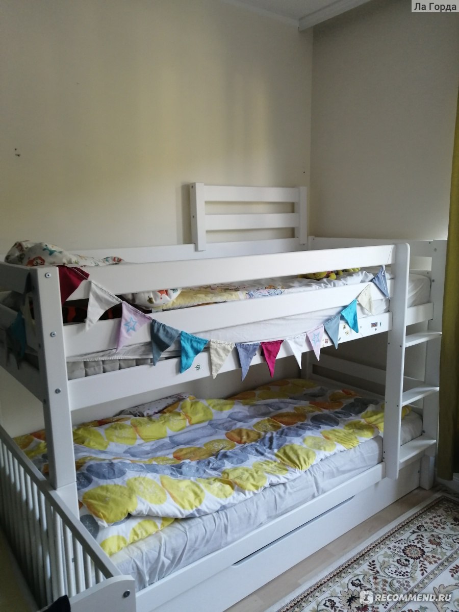 Защита на двухъярусную кровать от падения ребенка