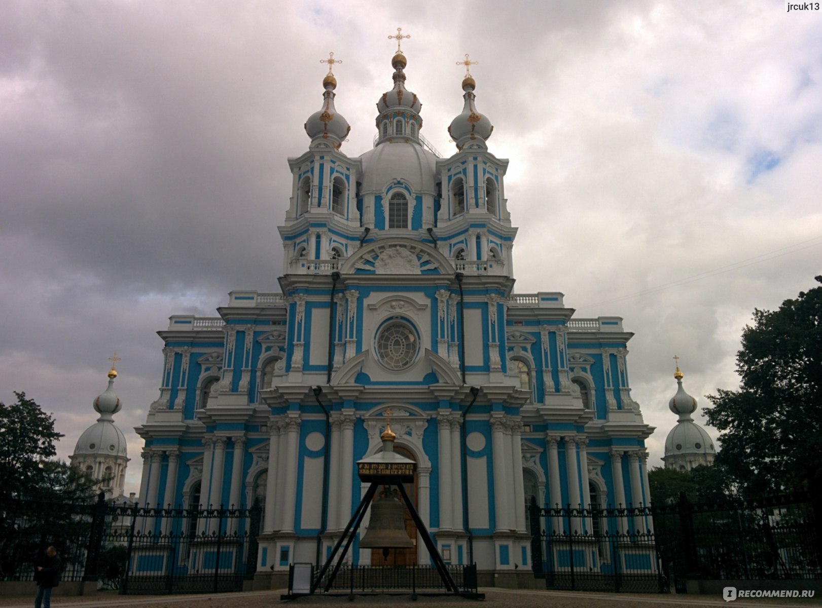 Смольный монастырь в Санкт Петербурге купола