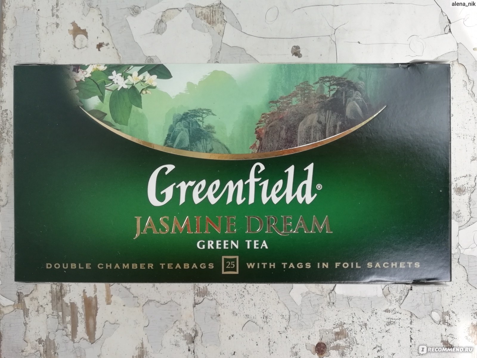 Чай Greenfield Jasmine Dream 100 gr на белом фоне