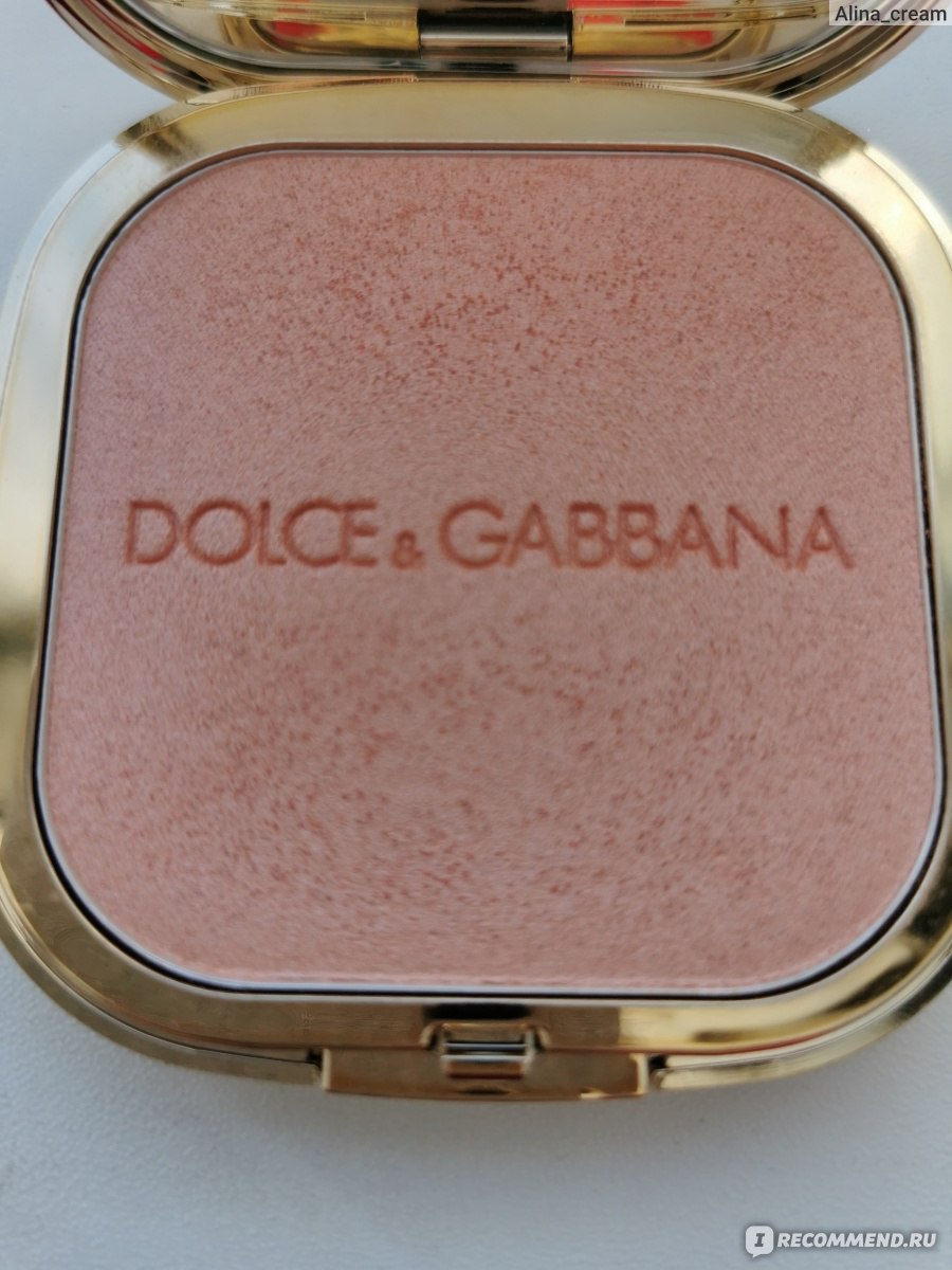Хайлайтер dolce gabbana. Пудра Дольче Габбана. Dolce&Gabbana пудра-хайлайтер Baroque Lights. Дольче Габбана пудра хайлайтер.