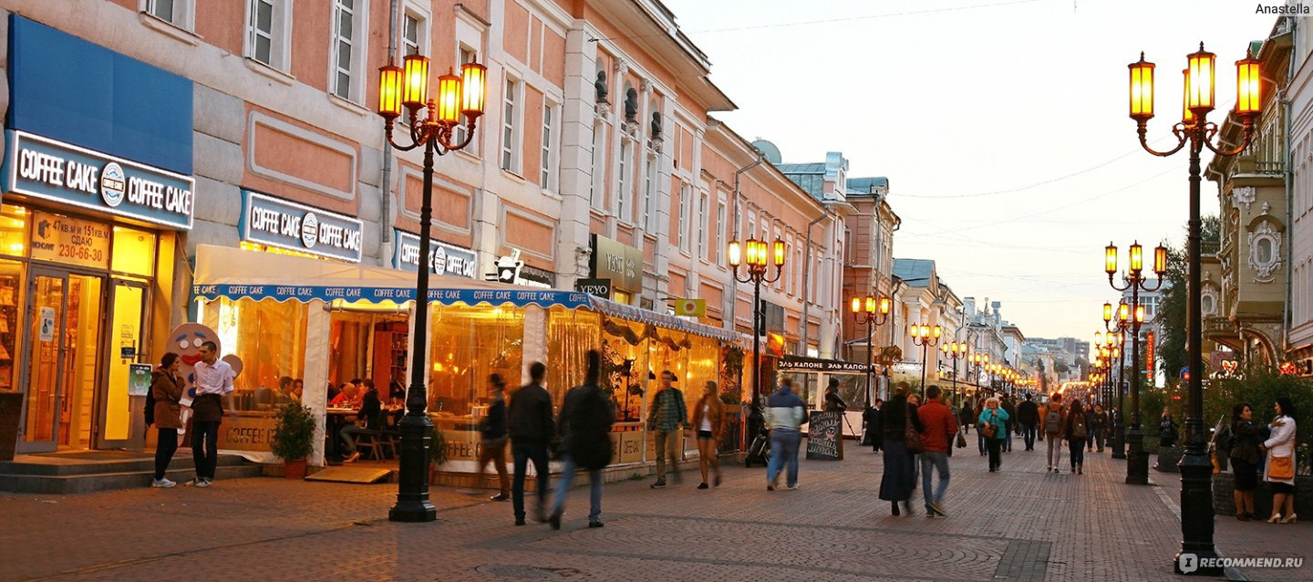 Большая Покровская улица в Нижнем Новгороде вечер