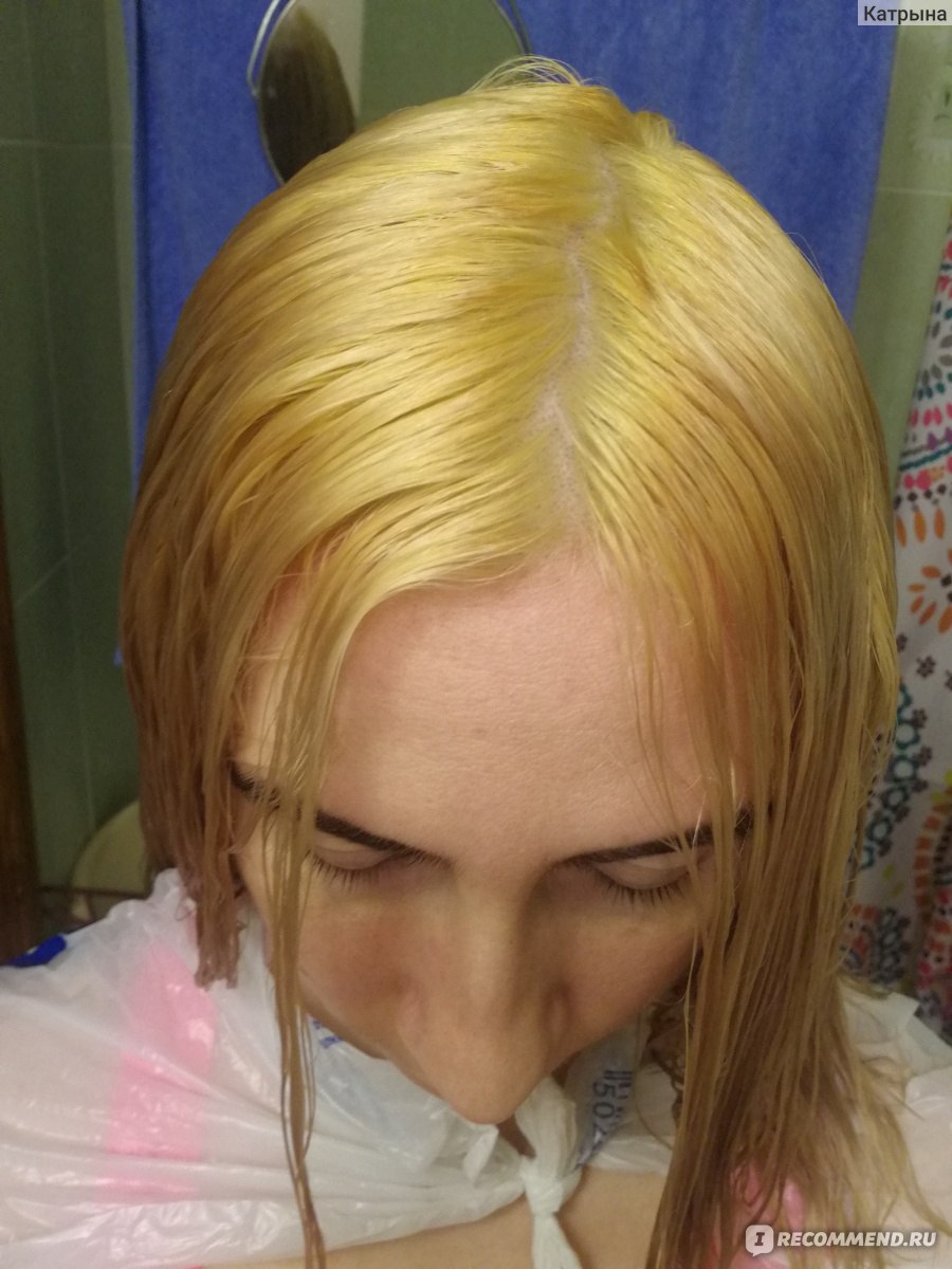 Тонировать желтые волосы. Обесцвеченные волосы. Осветленные волосы желтые. Жёлтые волосы после осветления. Желтые корни волос.