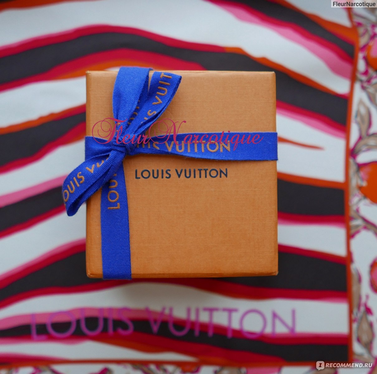 Ювелирные изделия Louis Vuitton Подвеска Color Blossom BB Sun (Q93619) фото