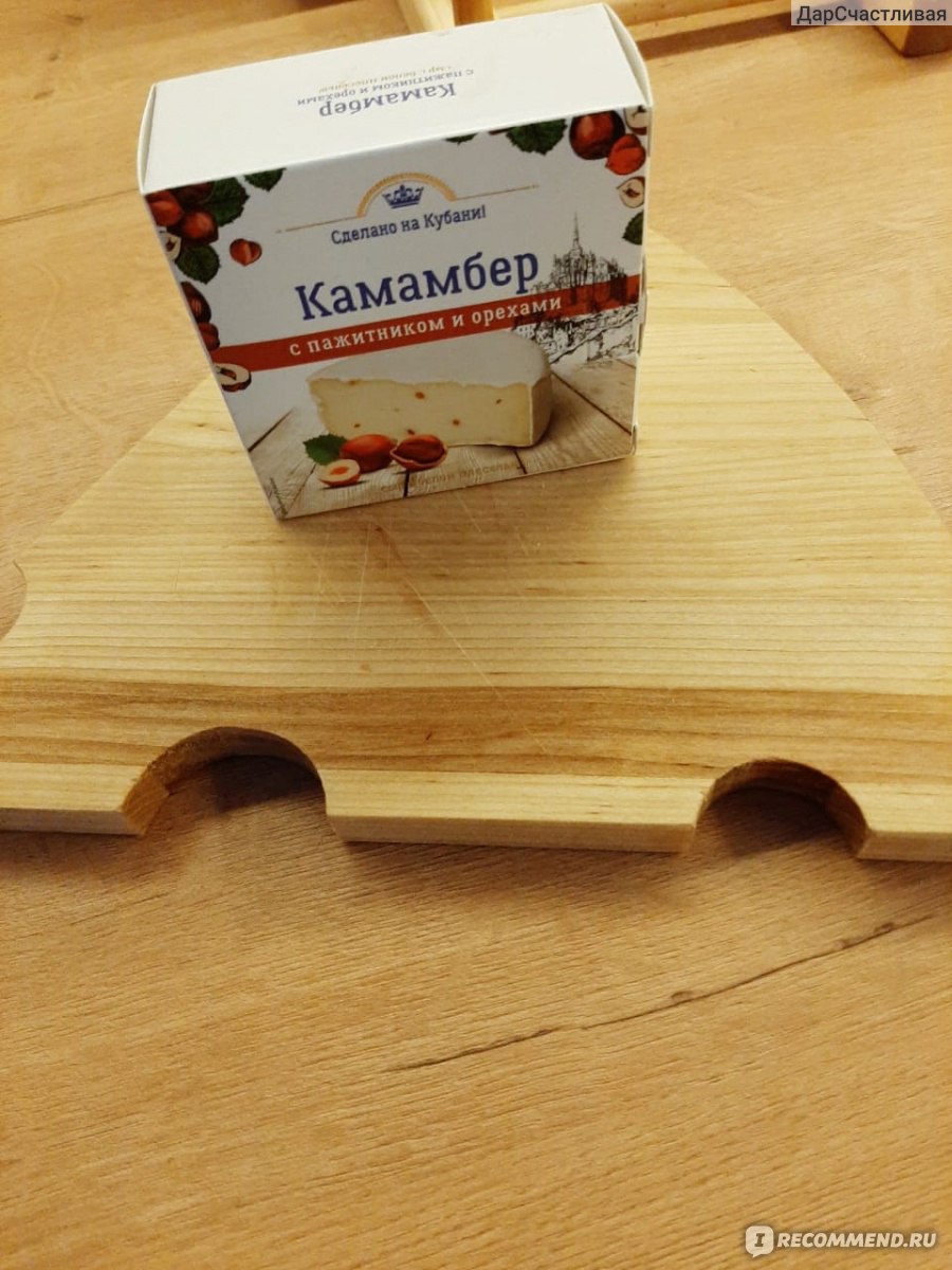 Сыр с плесенью ООО "Калория" Камамбер с пажитником и орехами
