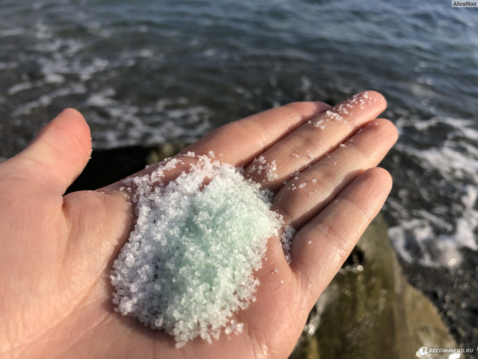 Морская вода соли. Соль в море. Морская соль в море. Море из соли. Соль из океана.