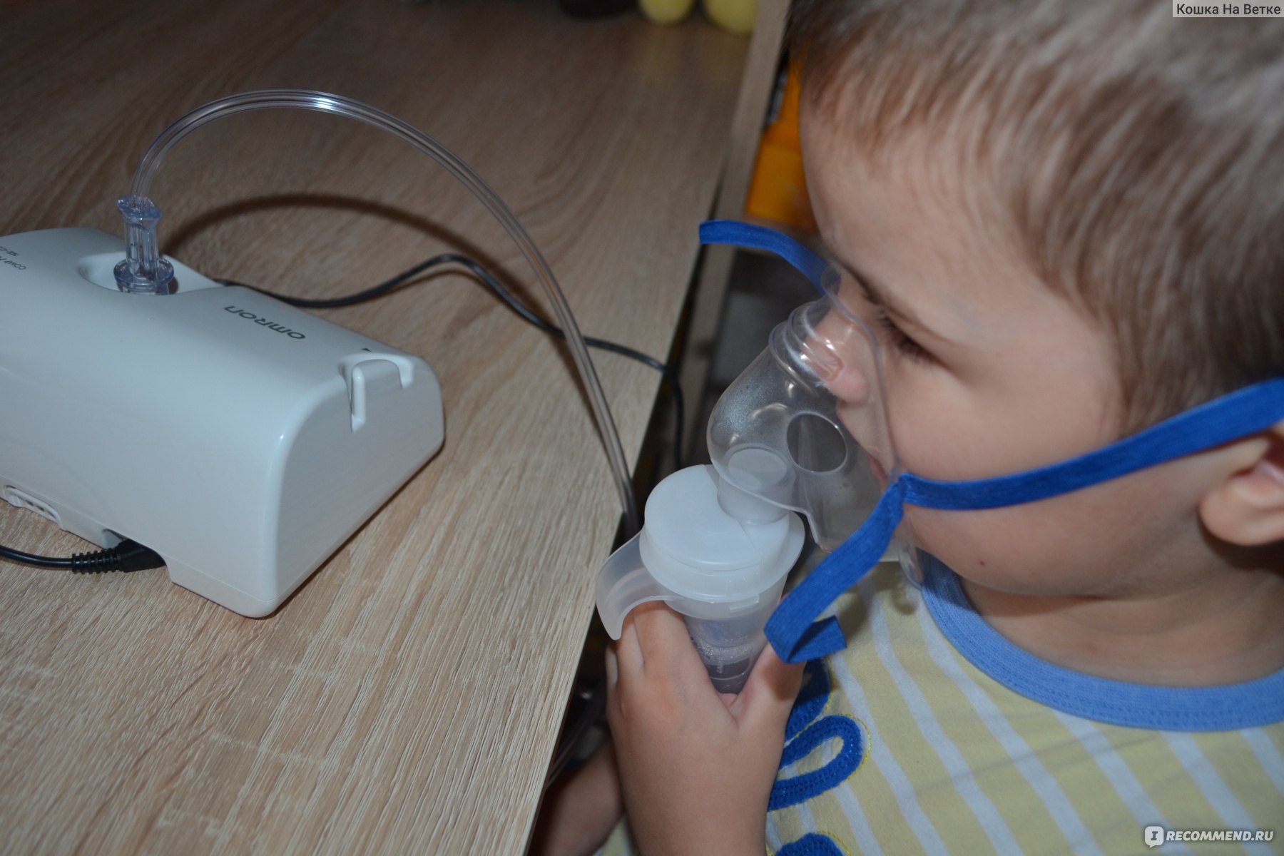 Сколько делать ингаляции небулайзером с беродуалом. Ингаляция через небулайзер. Небулайзеров для детей. Аппарат для дыхания от кашля для детей. Ингалятор для младенцев.