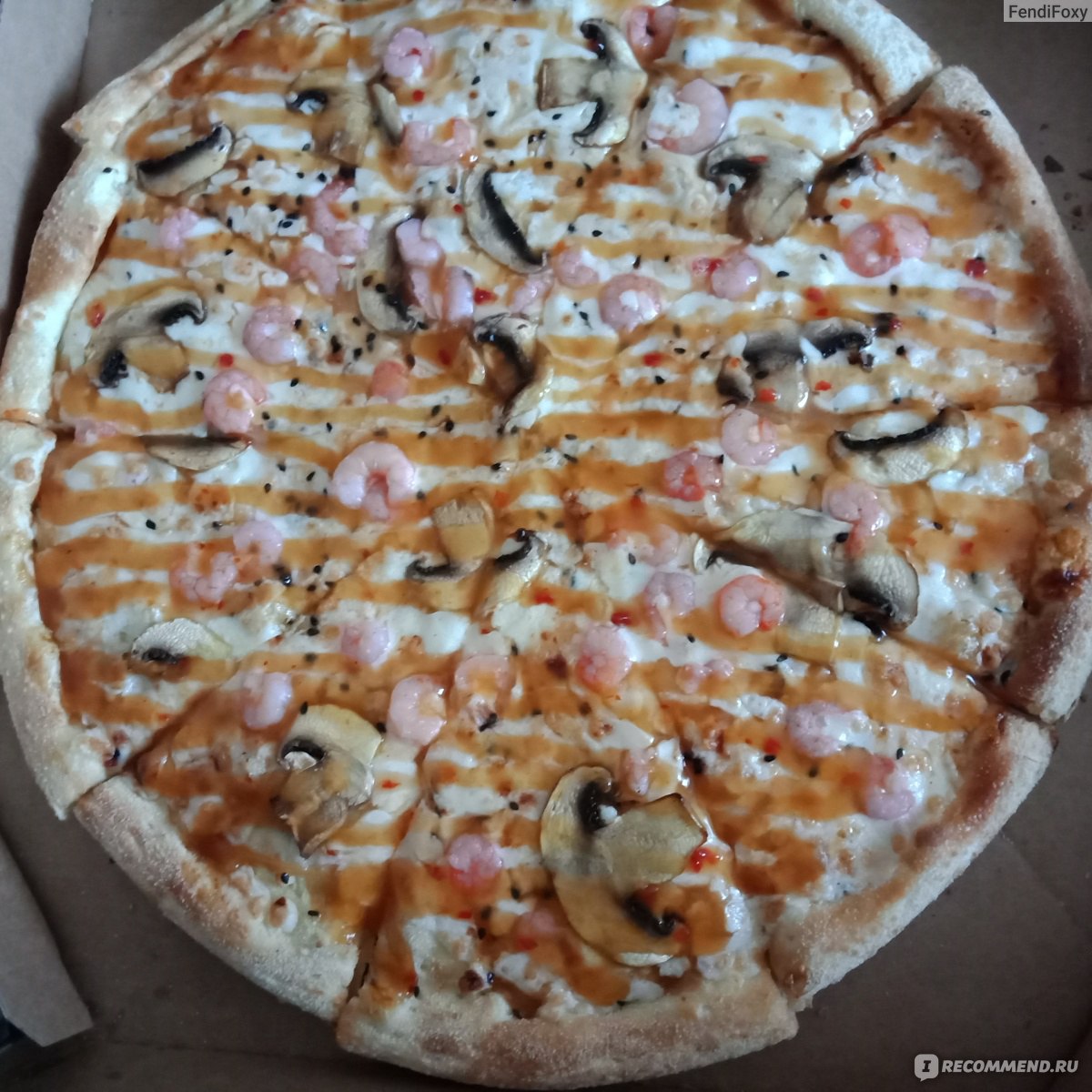 Пицца с креветками и лососем