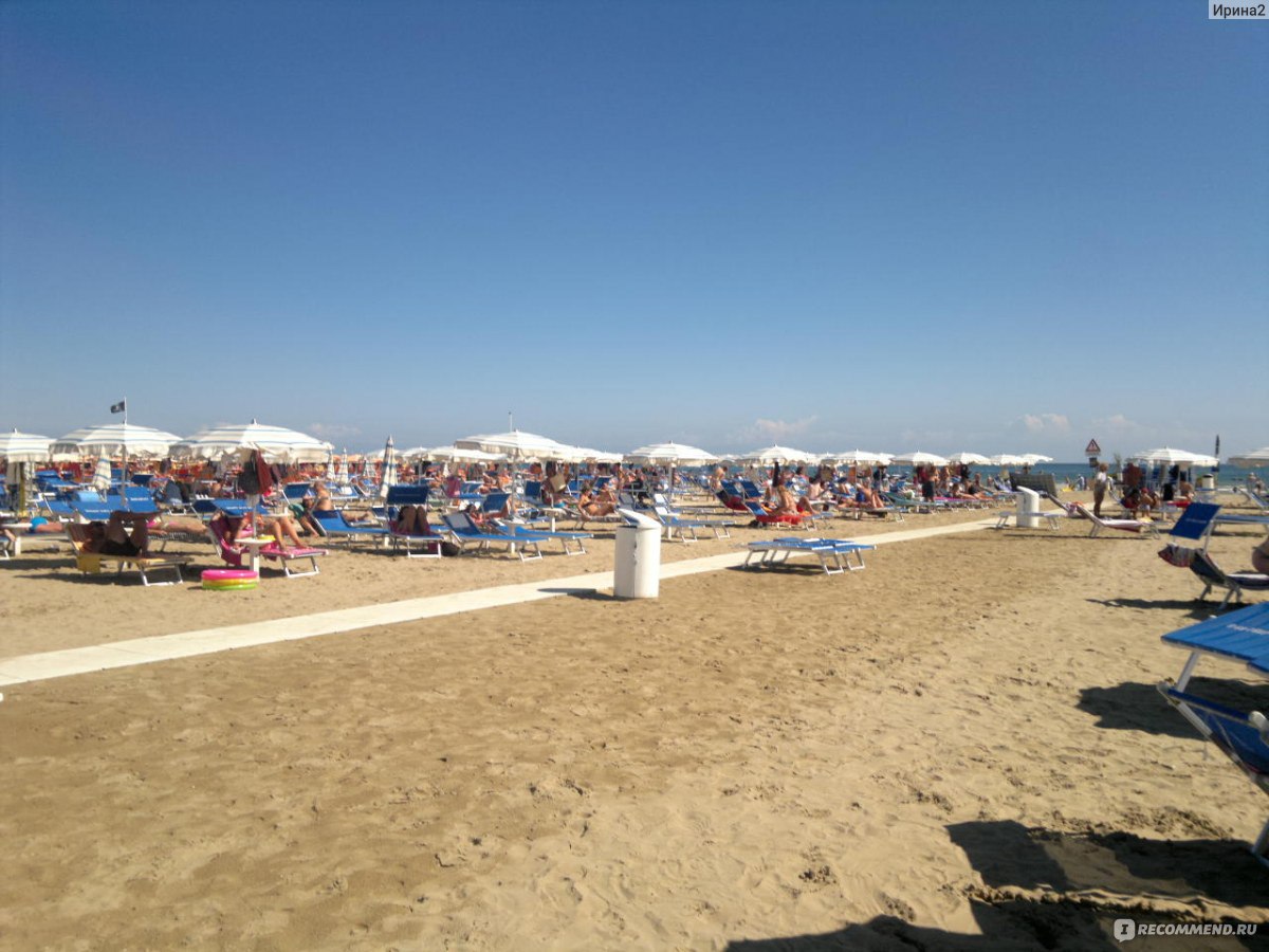 Римини август пляж