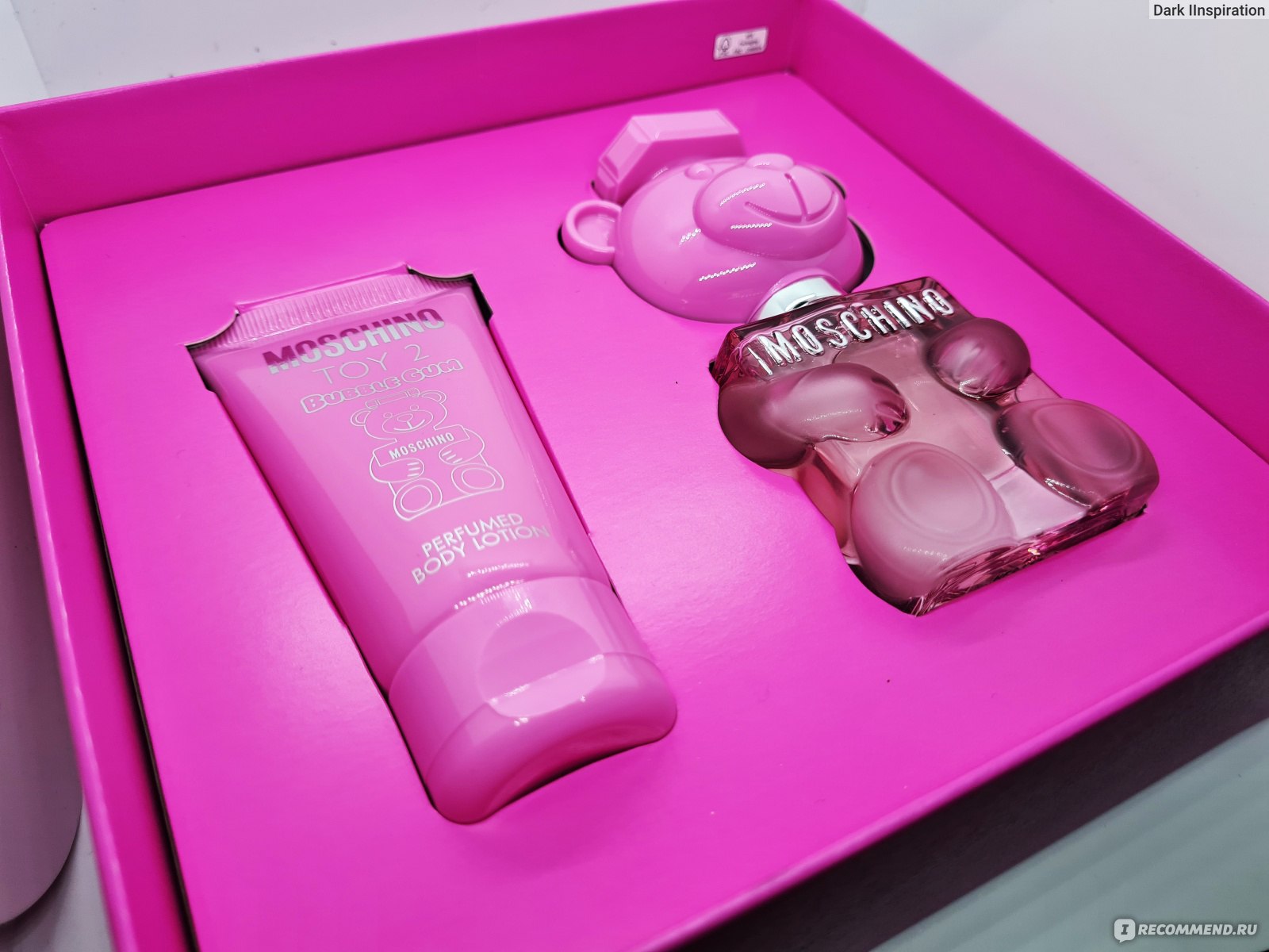 Духи той 2 москино бабл. Moschino "Toy 2 Bubble Gum Eau de Toilette" 50 ml. Moschino Toy 2 Bubble Gum. Москино Bubble Gum. Moschino духи набор Bubble Gum.