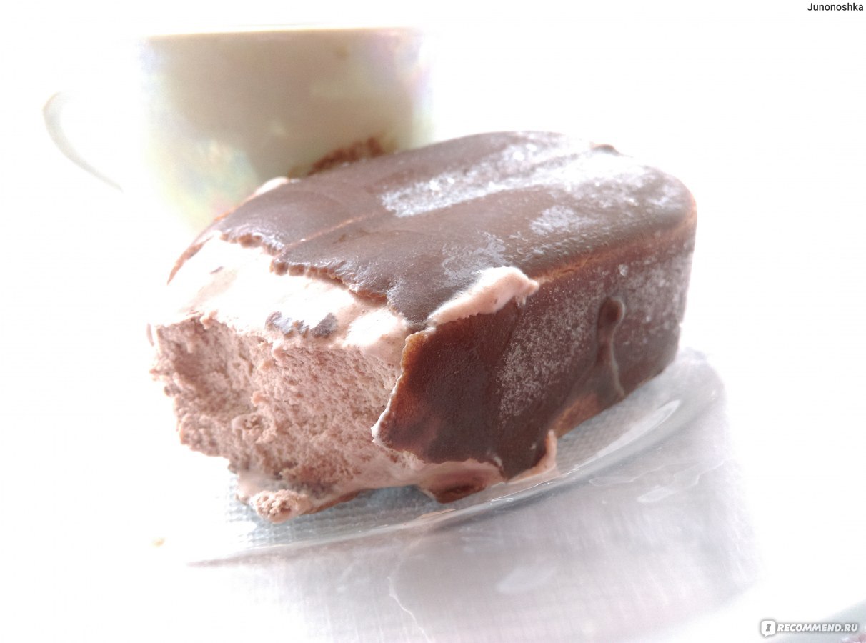Мороженое ОАО "Молочный мир" Пломбир шоколадный в мягкой глазури фото