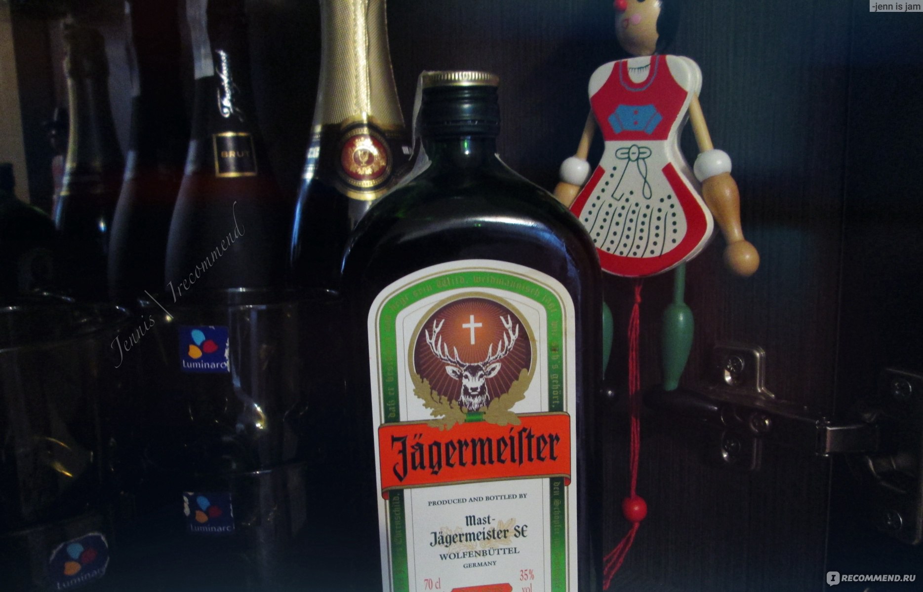 Ликер Mast-Jagermeister AG Jagermeister - «Лечим горло Ягермайстером |  Померанцы, шафран, ревень, можжевельник, анис, лакрица, имбирь... | Любимая  охотничья настойка из 56 трав в период простуд | Как правильно пить  Jagermeister» | отзывы