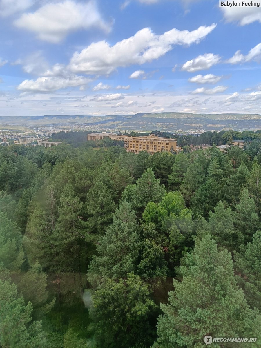 Канатная дорога в курортном парке г. Кисловодска, Ставропольский край -  «Насладиться видами Кисловодска и окрестных гор можно поднявшись на канатной  дороге на гору Малое Седло. 🚠 Сколько придётся простоять в очереди и