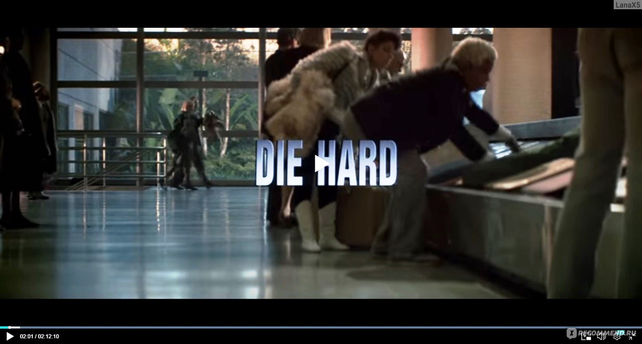 Крепкий орешек / Die Hard (1988, фильм) - «Брюс, то есть Джон, парень  непростой - он победит злодеев даже лысый и босой (с)» | отзывы