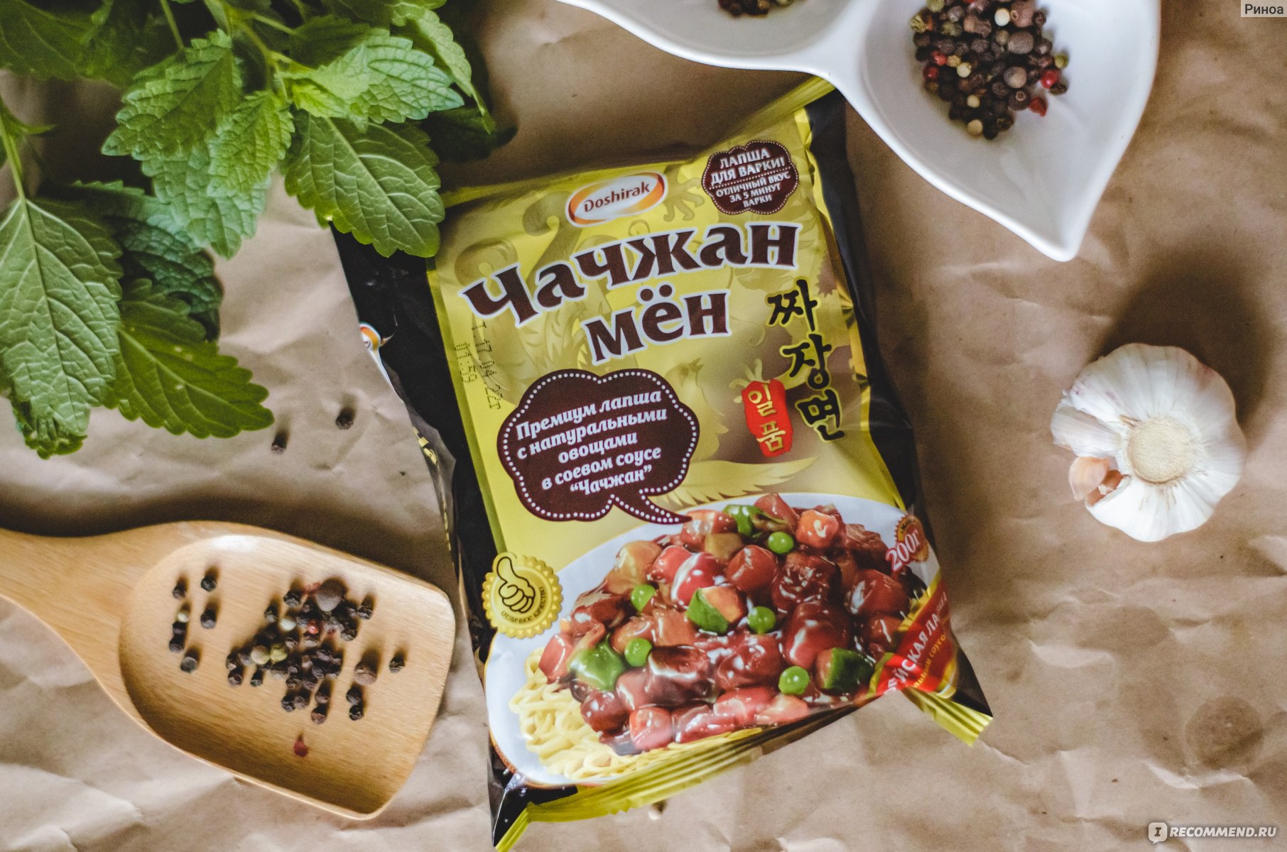 Доширак Премиум-лапша Чачжан мён с натуральными овощами и кусочками мяса в соевом соусе