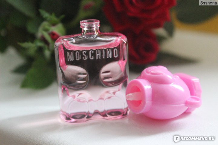 Духи в виде мишки женские розовые. Москино розовый мишка. Moschino "Toy 2 Bubble Gum Eau de Toilette" 50 ml. Духи Москино бабл гам. Москино духи Медвежонок розовый.