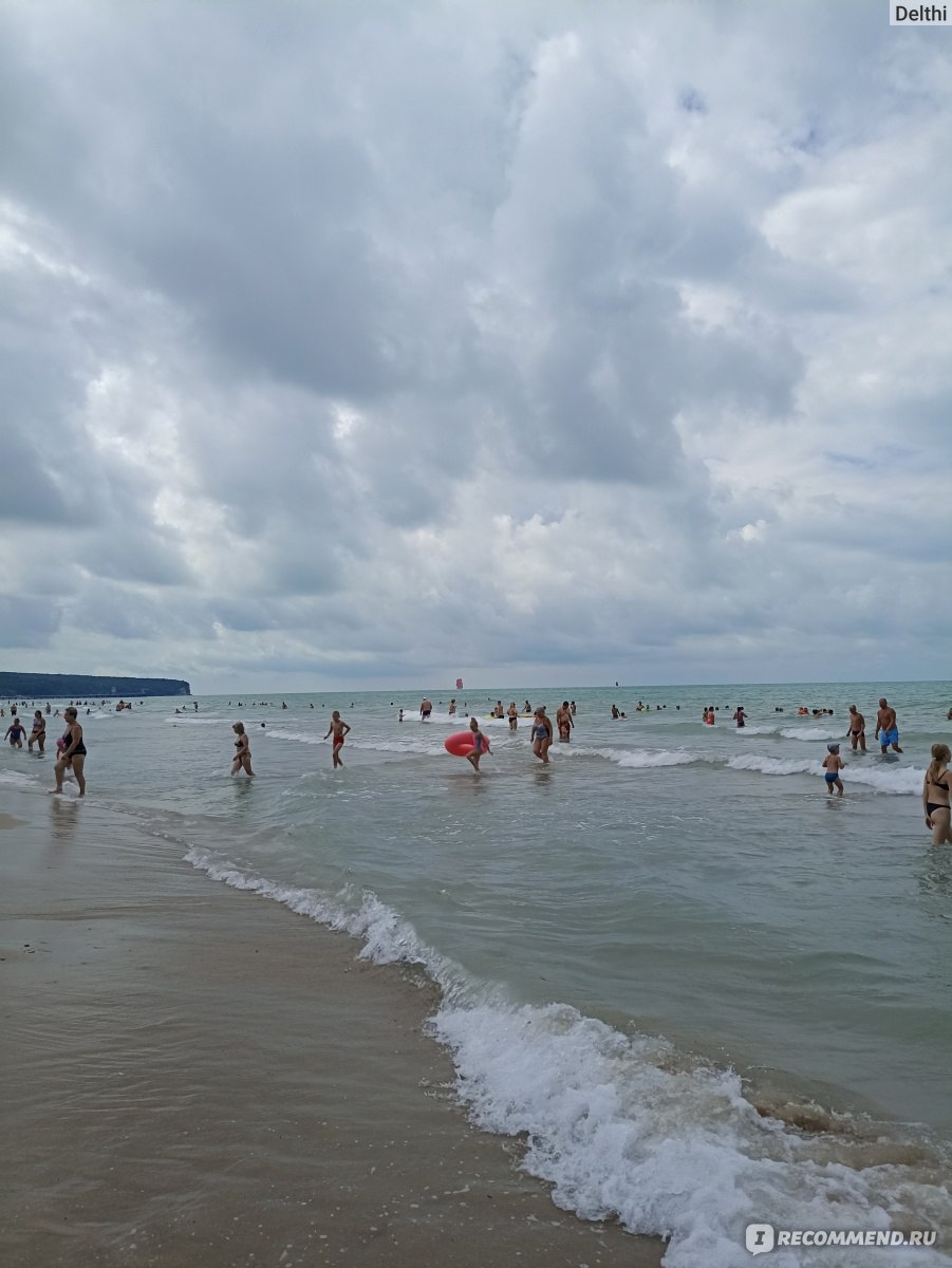 Черное море пляж много людей