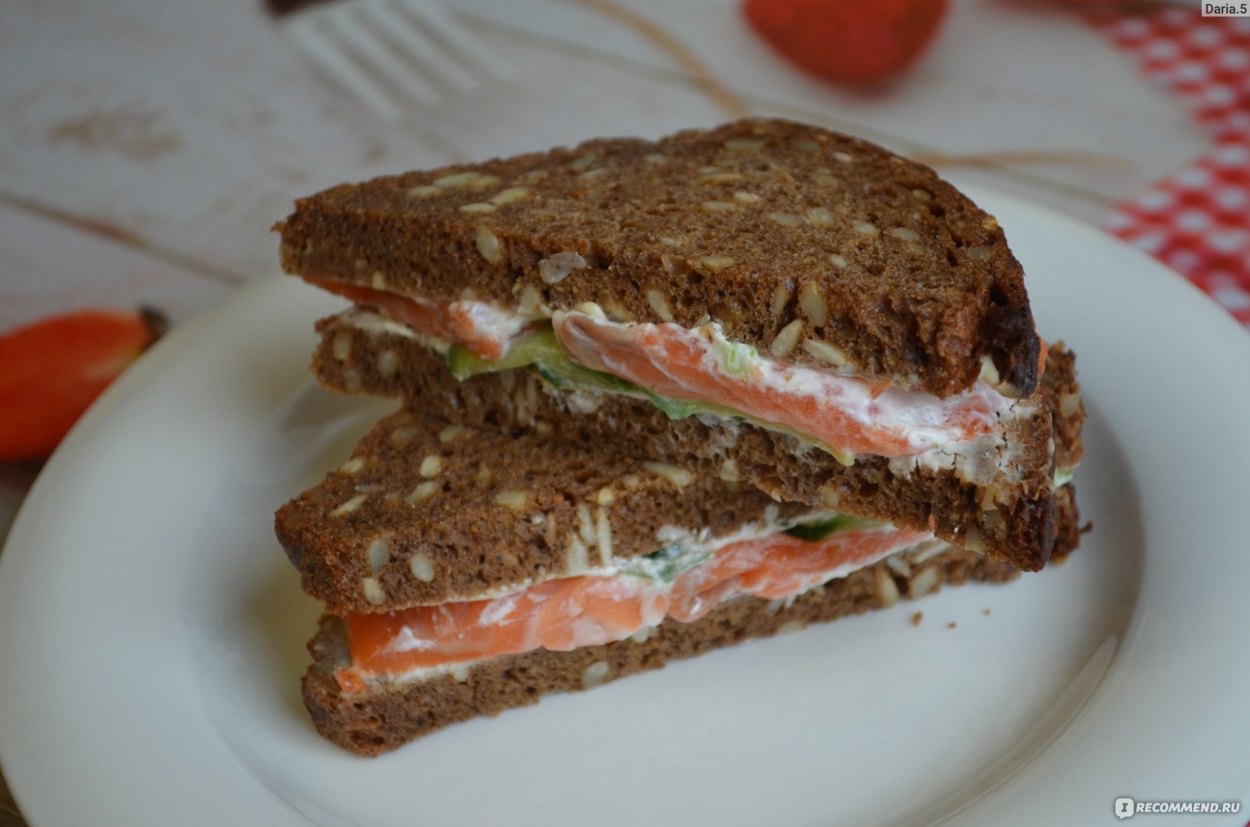 Сэндвич ВкусВилл с лососем - «Шикарный сэндвич с семгой, творожным сыром,  свежим огурчиком и зерновым хлебом 🥪😋» | отзывы