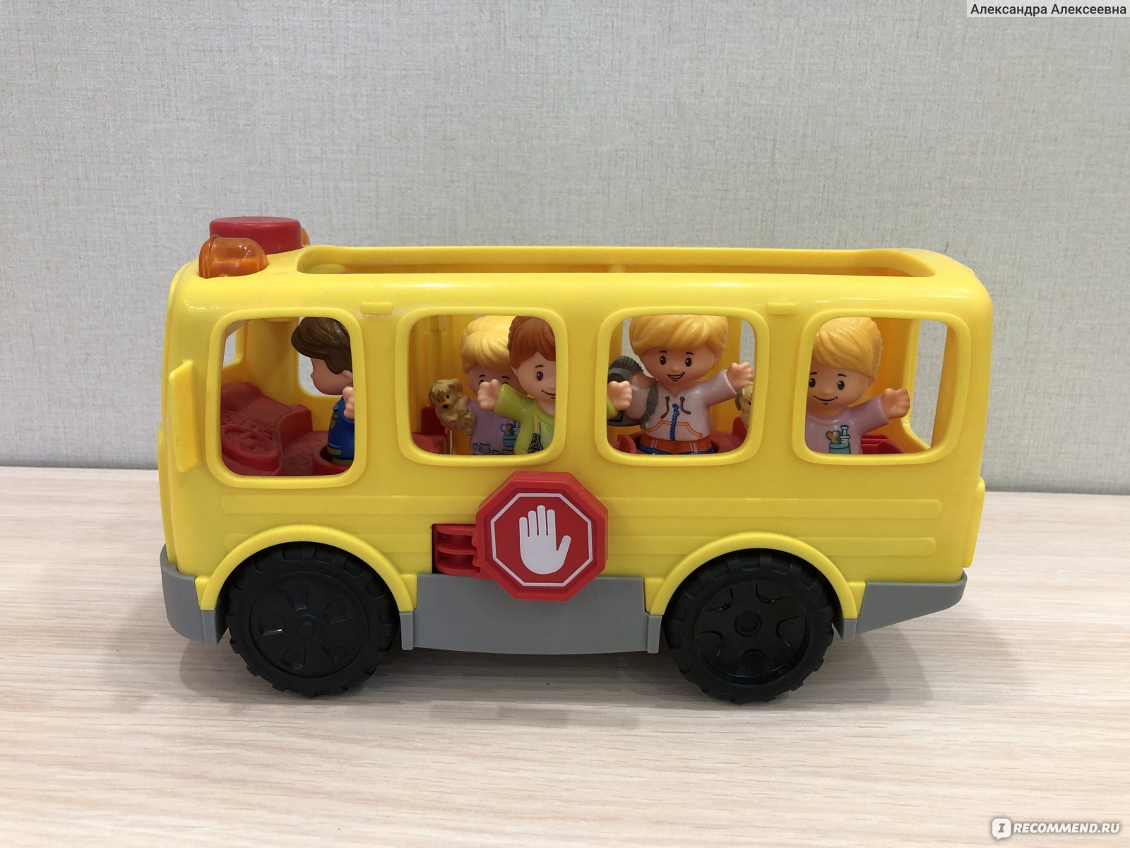 Развивающая игрушка Fisher-Price Школьный автобус Little People Дружба -  «Долгоиграющая игрушка с одними сплошными плюсами! Я нашла только один  момент, к которому можно придраться» | отзывы