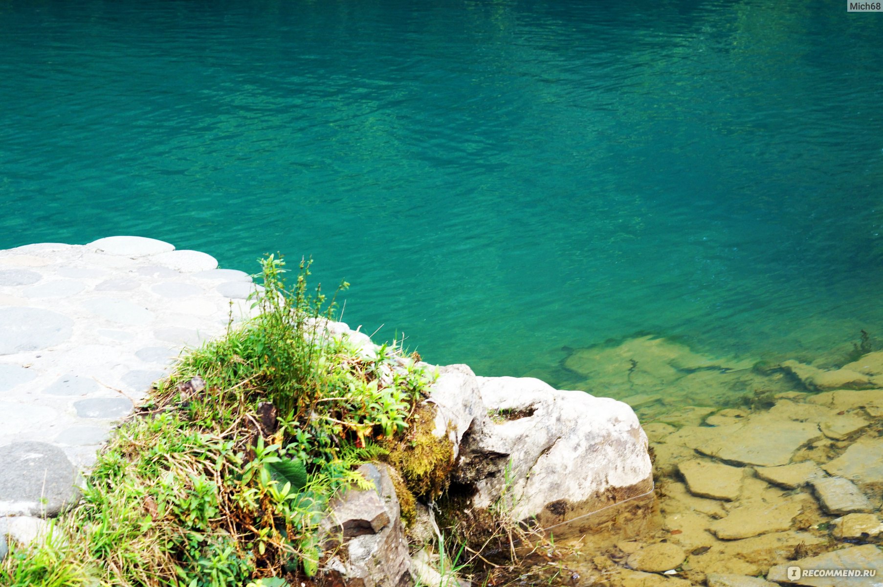 голубое озеро в абхазии