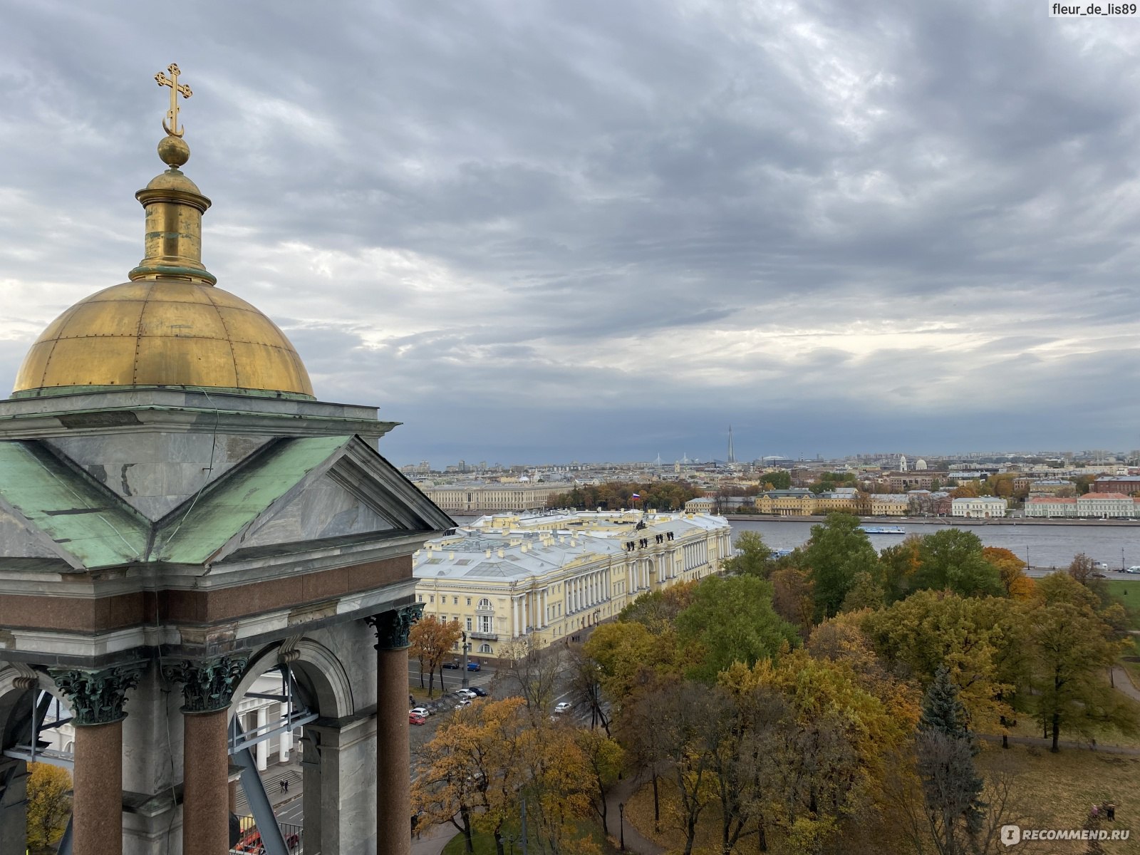 Колоннада Исаакиевского собора закрыта