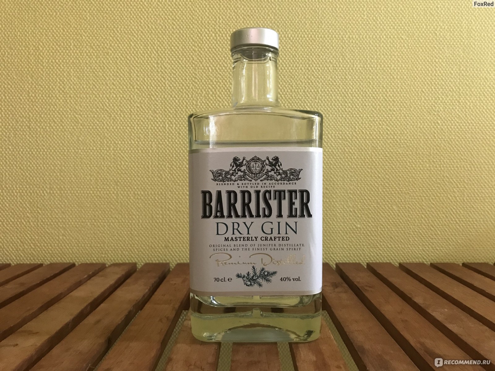 Джин спб. Джин напиток алкогольный Барристер. Gin "Barrister Dry Pink" 40%. Джин Ладога Barrister. Джин Barrister Dry 40% 0,7л.