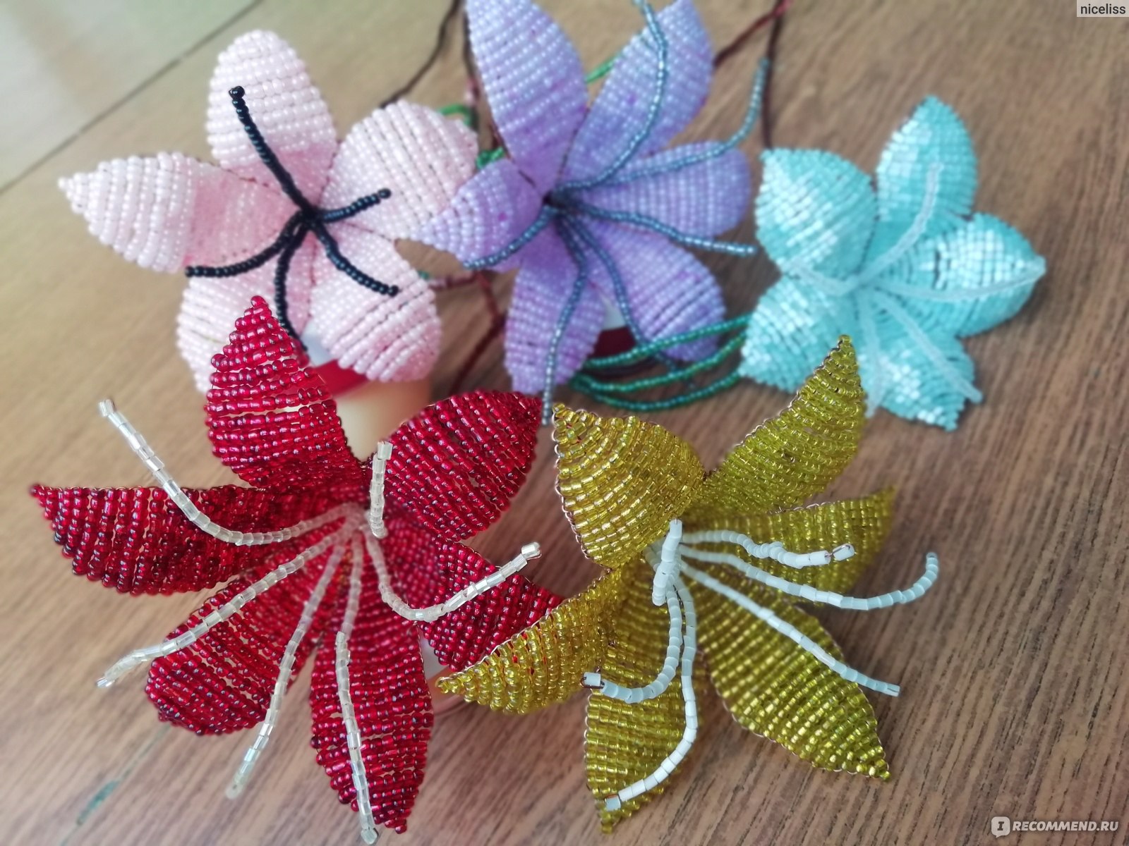 Плетение цветов из бисера