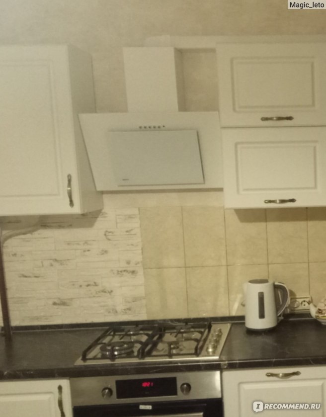 Кухонный гарнитур с вытяжкой наклонной (104 фото)