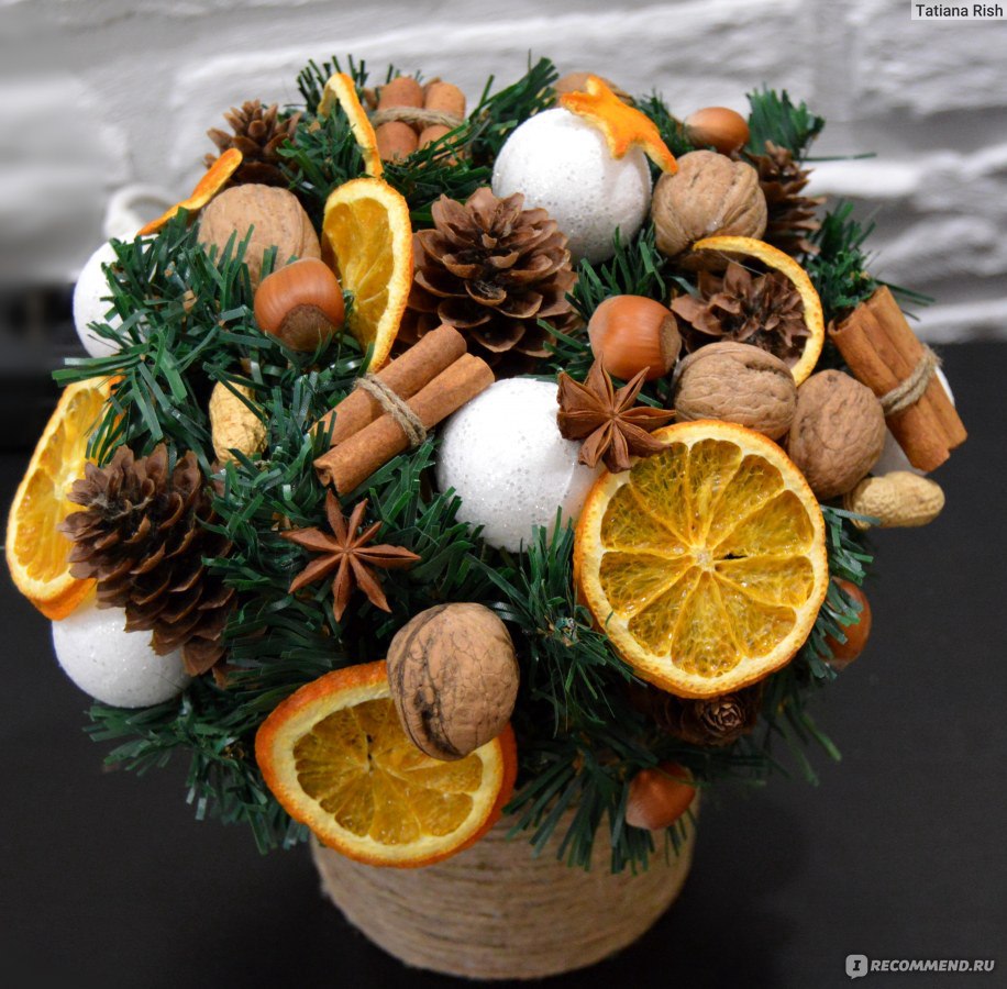Декор из апельсиновых корок и цитрусовых.