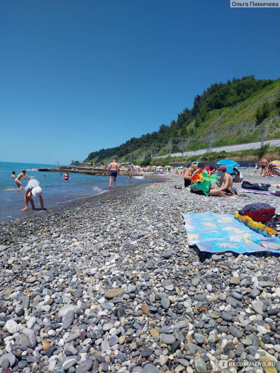 какой пляж в дагомысе песок или галька