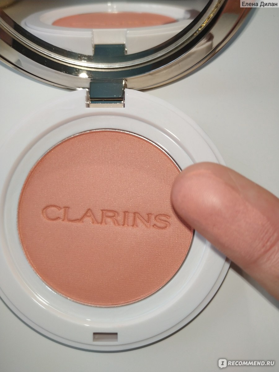 Joli blush. Clarins румяна 04. Clarins Joli blush 02 Cheeky Pink. Clarins Joli blush свотчи. Кларанс румяна 02 свотчи.