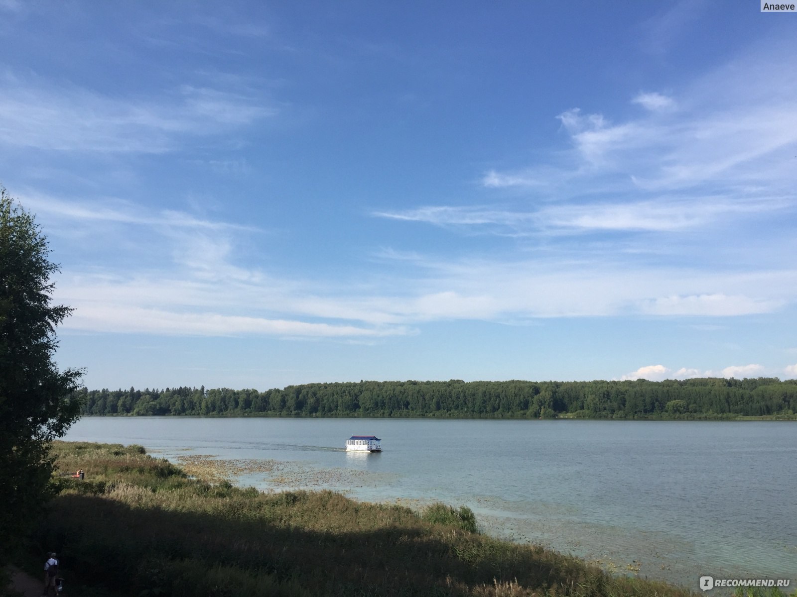 Пляж в Солнечногорске Московской области на озере Сенеж