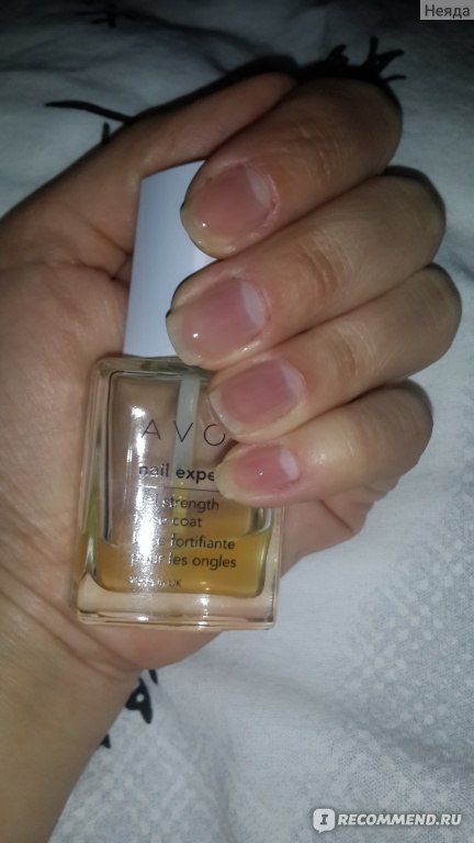 Бесцветный лак отзывы. Avon лак для ногтей Base Coat. Бесцветный лак от эйвон. Эйвон лак для ногтей эксперт цвета бесцветный. Golden Rose - лечебный лак бесцветный.