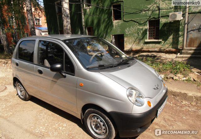 Фото Обнаженная девушка стоит у авто Дэо Матиз / Daewoo Matiz, by Arnold Photo